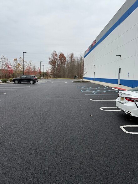 More Photos Of 269 Wyckoff Mills Rd, East Windsor Distribution For Lease