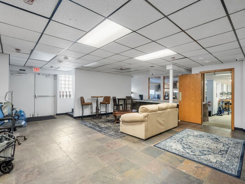 More Photos Of 2290 E Route 66, Flagstaff Office For Sale