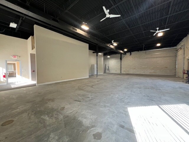 More Photos Of 2742 Barney Ct, McHenry Warehouse For Lease