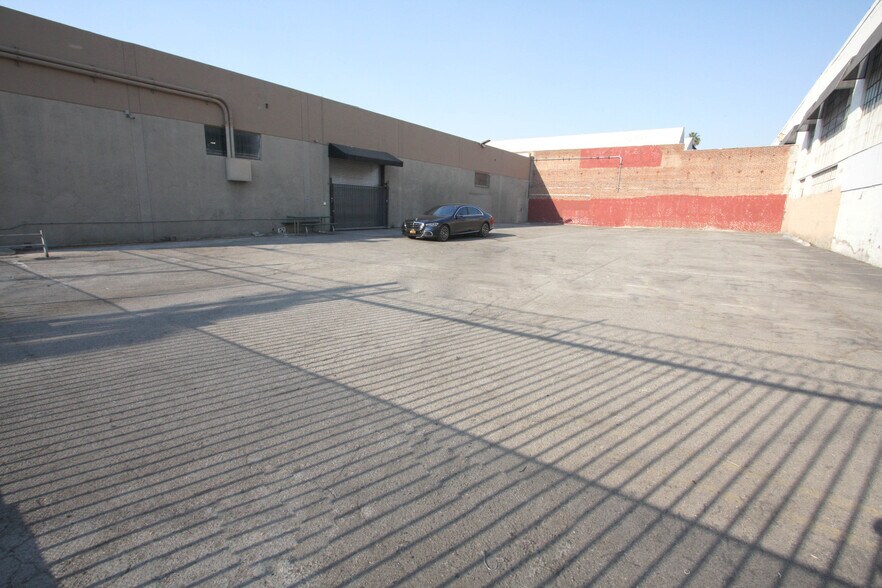 More Photos Of 1753 E 21st St, Los Angeles Warehouse For Lease