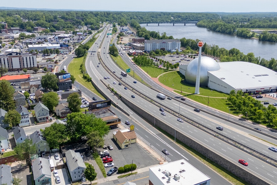 More Photos Of 1027 Columbus Ave, Springfield Freestanding For Sale