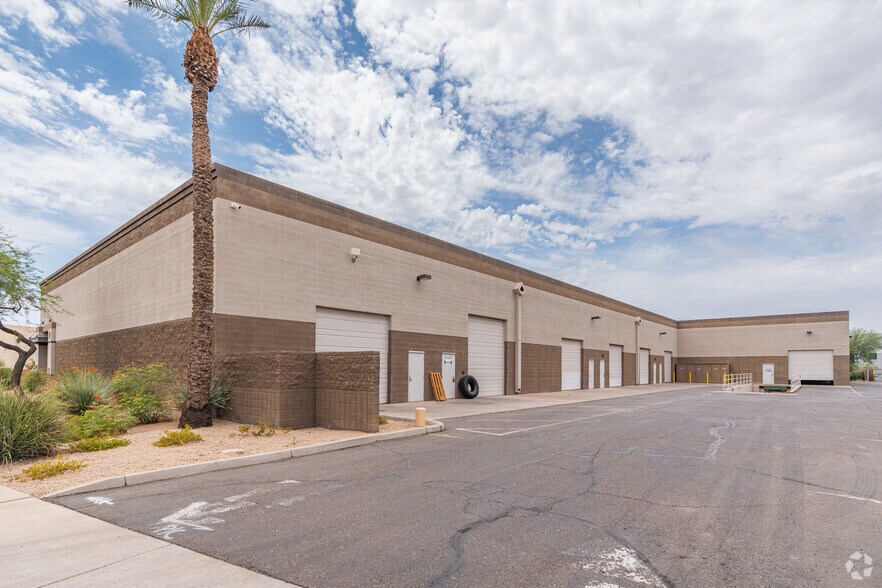 More Photos Of 7280 N Glen Harbor Blvd, Glendale Warehouse For Lease