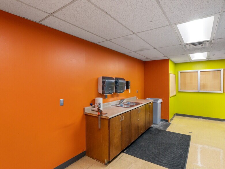 More Photos Of 1228 E Orman Ave, Pueblo Office For Sale