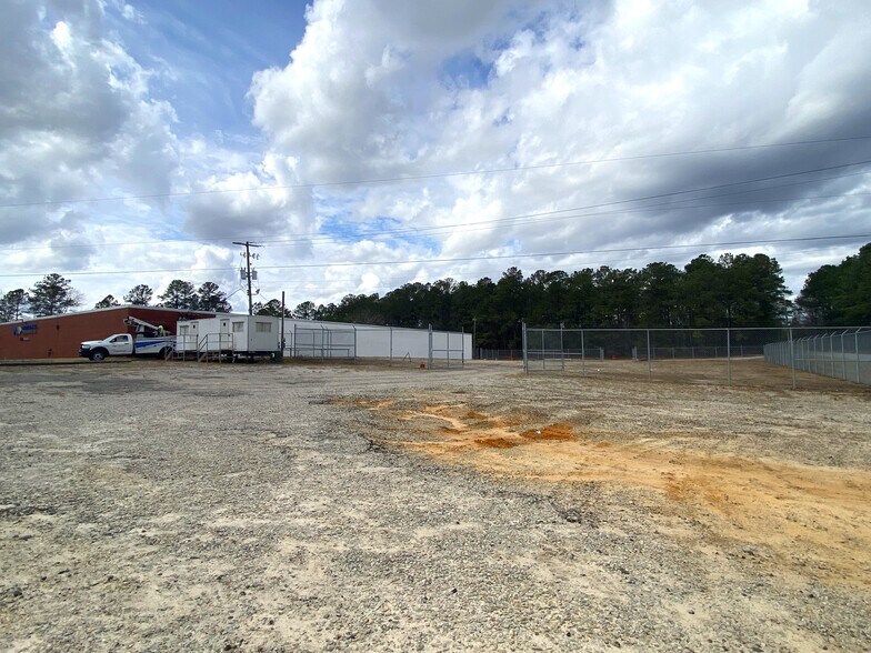More Photos Of 1212 F.R. Huff Dr, St Matthews Manufacturing For Lease