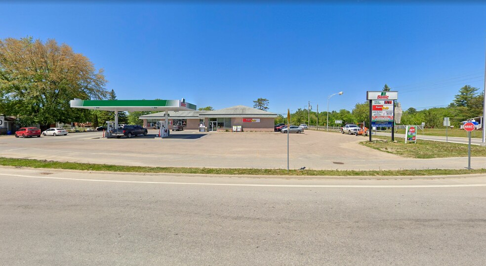 More Photos Of 175 Ch De La Chute, Mansfield-et-Pontefract Service Station For Sale