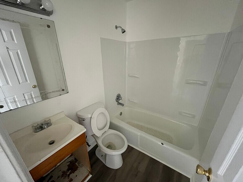 More Photos Of 172 McKeever St, Petersburg Multifamily For Sale