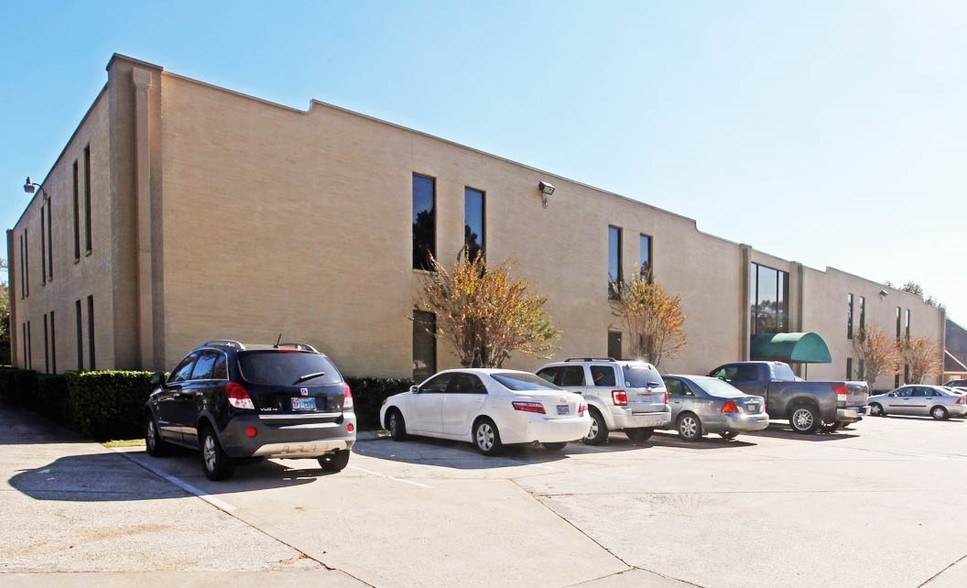 Primary Photo Of 10601 Grant Rd, Houston Office For Lease