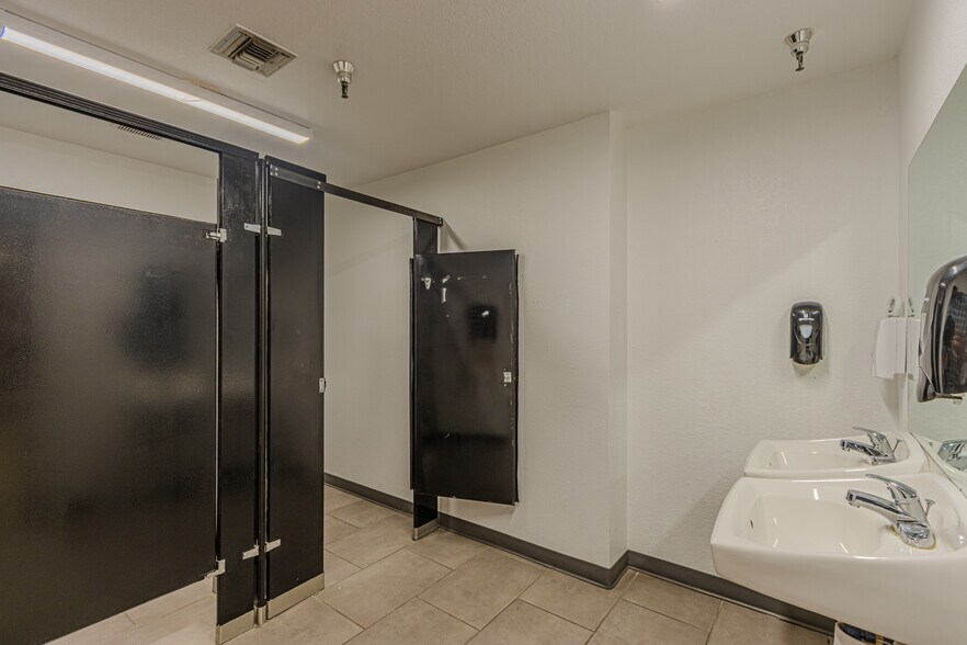 More Photos Of 201 S Darrington Rd, Horizon City Research And Development For Lease