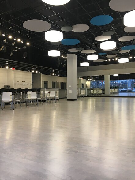 More Photos Of 2727 W Beltline Hwy, Madison Freestanding For Sale