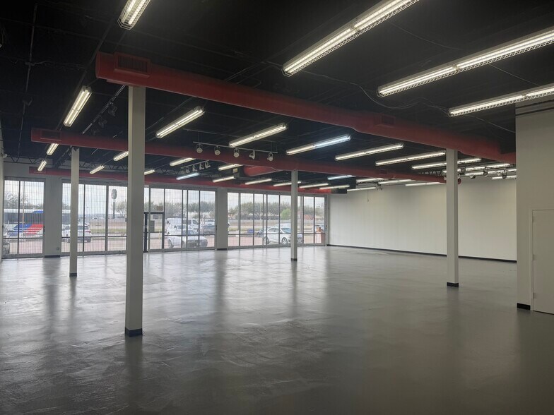 More Photos Of 10998 N I-45, Houston Unknown For Lease