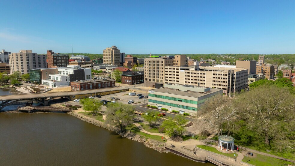 More Photos Of 100 Park Ave, Rockford Office For Lease