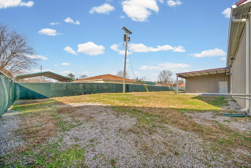 More Photos Of 1811 Alpine Dr, Clarksville Light Manufacturing For Lease