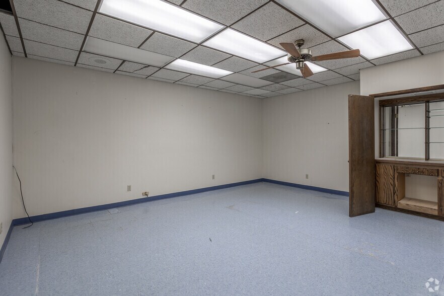 More Photos Of 321 Hobson Way, Blythe Medical For Lease