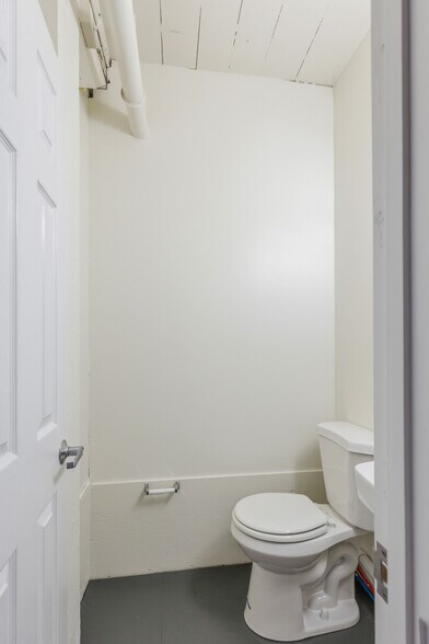 More Photos Of 36 Carpenter Street St, Keene Office For Sale