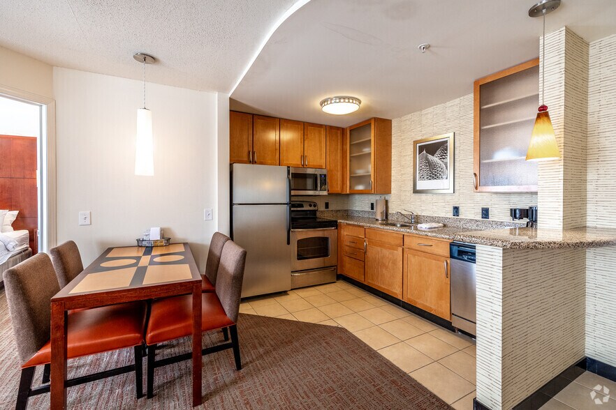 More Photos Of 4600 53rd St, Moline Hotel For Sale