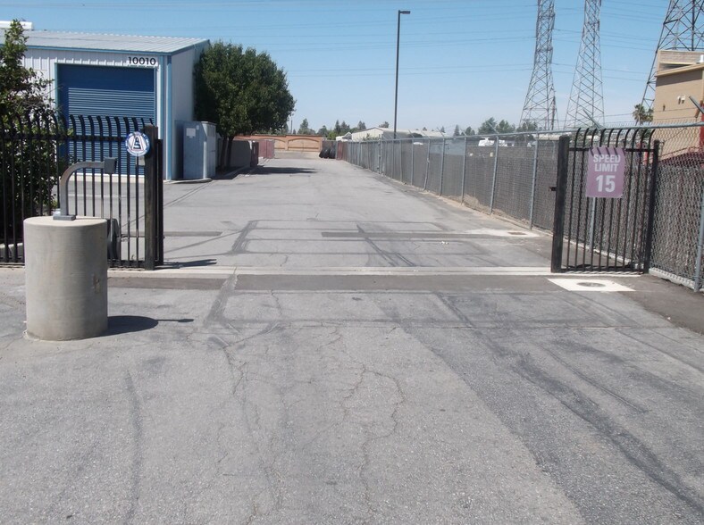 More Photos Of 10010 Rosedale Hwy, Bakersfield Warehouse For Lease