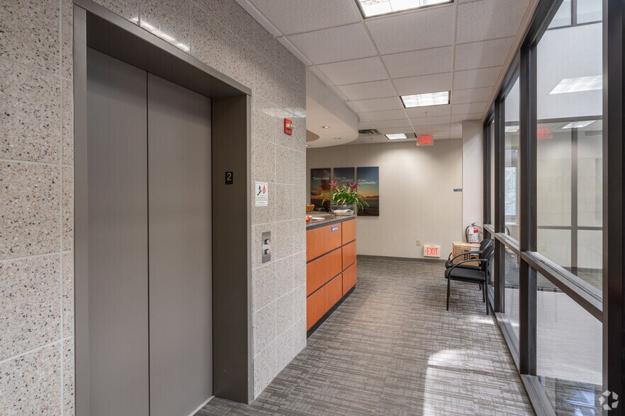 More Photos Of 1122 Longford Rd, Oaks Warehouse For Lease