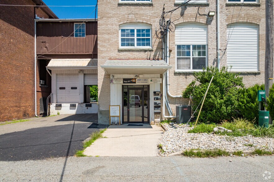 More Photos Of 114 Beach St, Rockaway Warehouse For Lease