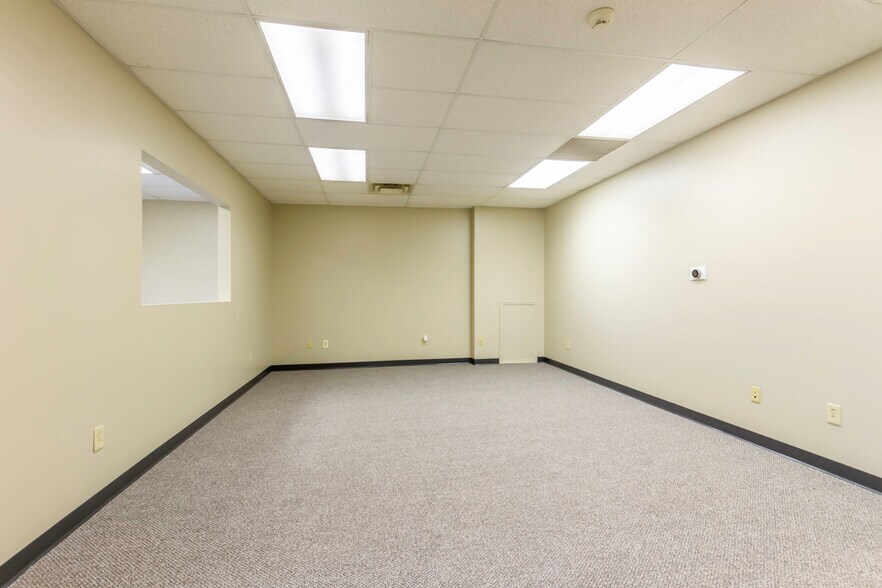 More Photos Of 2840 Mitthoeffer Pl, Indianapolis Warehouse For Sale