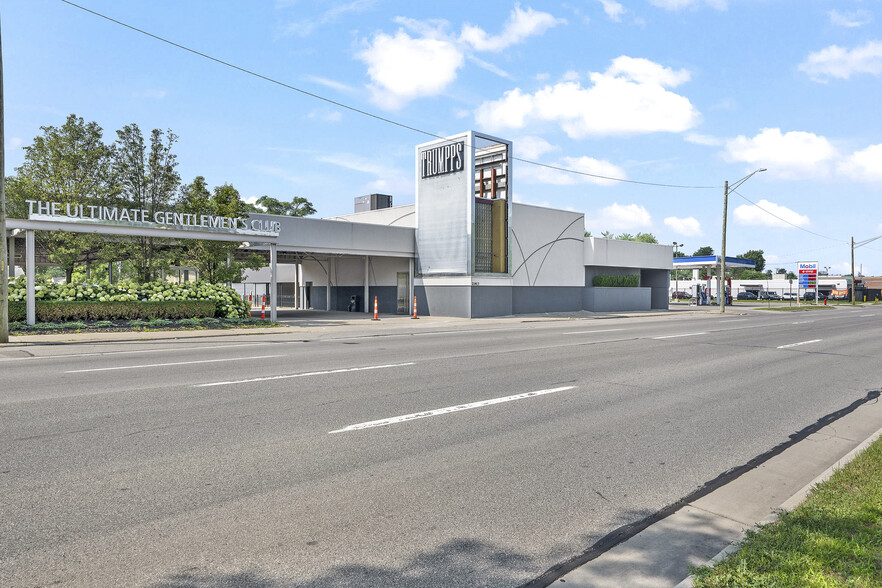 More Photos Of 21413 W 8 Mile Rd, Detroit Sports And Entertainment For Sale