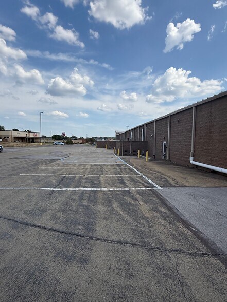 More Photos Of 934-942 Valley Creek Dr, Farmington General Retail For Lease