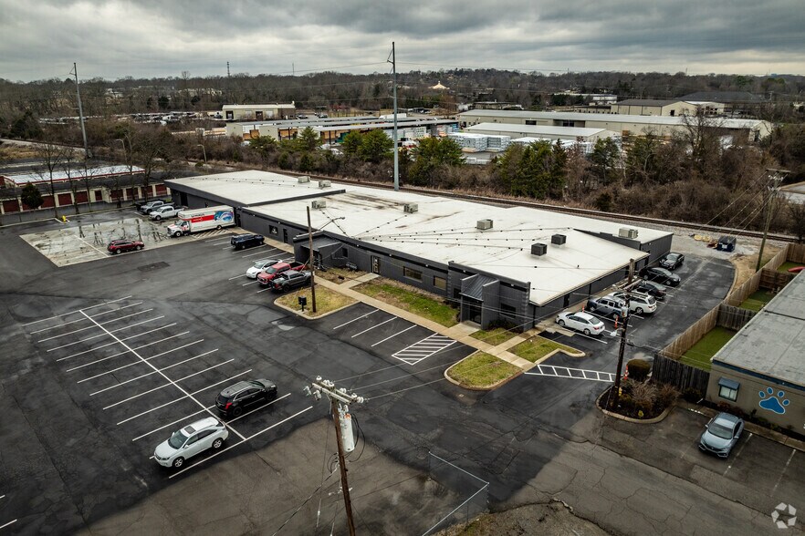 More Photos Of 110-114 Taylor Industrial Blvd, Hendersonville Manufacturing For Lease