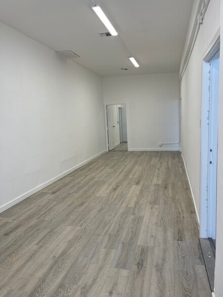 More Photos Of 11408-11410 Saticoy st, North Hollywood Storefront Retail Office For Sale