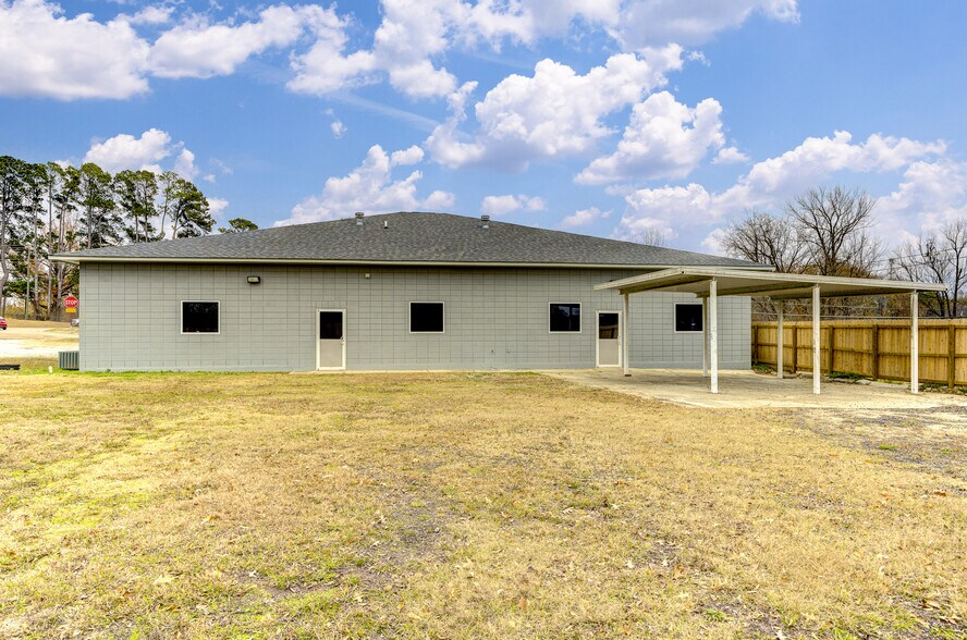 More Photos Of 6889 Paxton Rd, Vicksburg Office For Sale