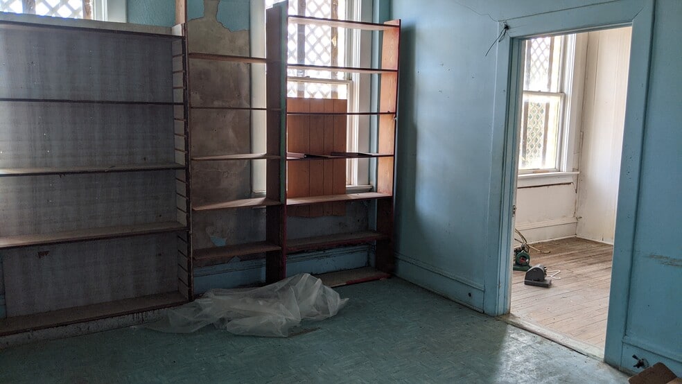 More Photos Of 438 Main St, Liberty Office For Lease