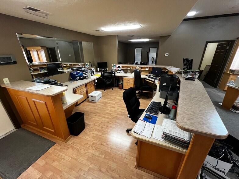 More Photos Of 3753 Churn Creek Rd, Redding Office For Sale