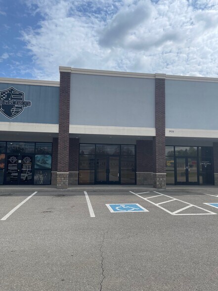 More Photos Of 1925 Fort Campbell Blvd, Clarksville Freestanding For Lease