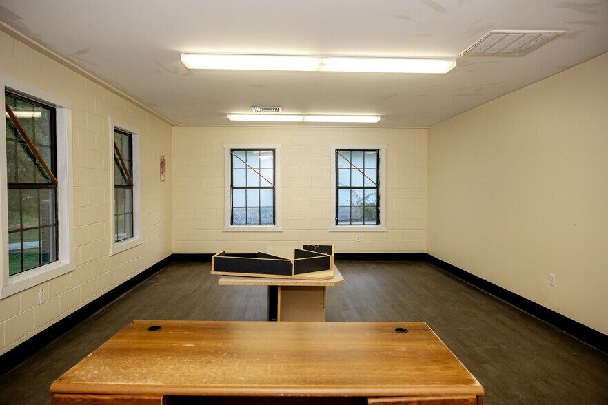 More Photos Of 626 Old River Rd, Sylvania Manufacturing For Sale