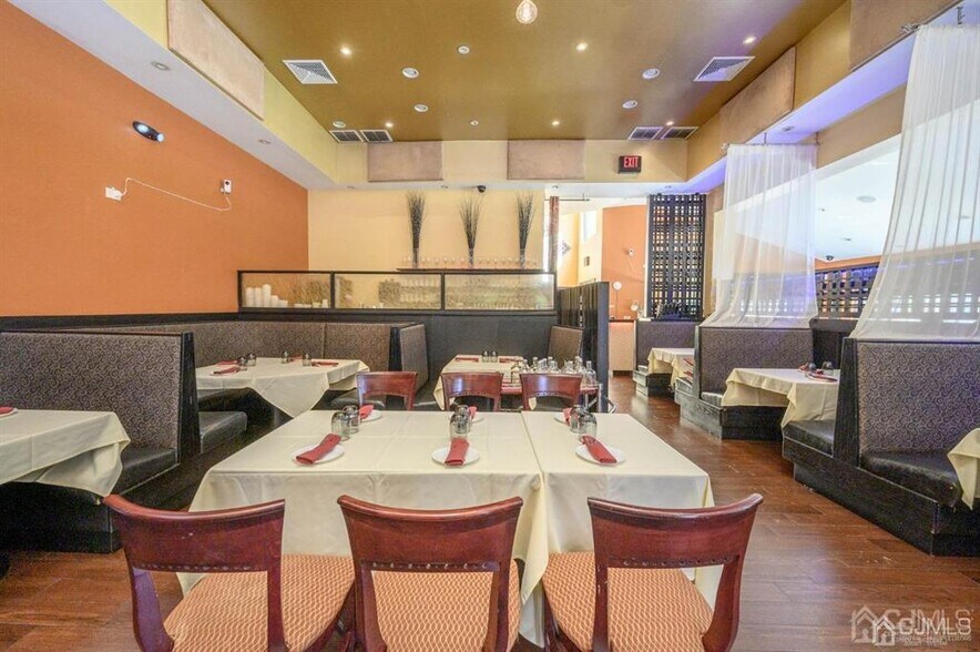 More Photos Of 522 Rt-33, Englishtown Restaurant For Lease