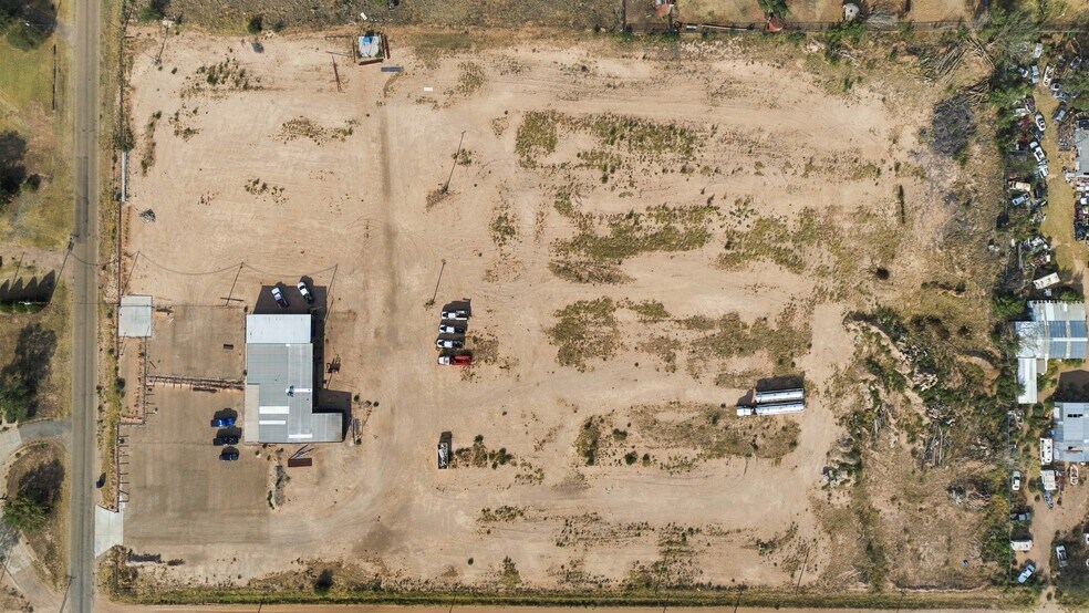 More Photos Of 1801 13th St, Levelland Light Distribution For Sale