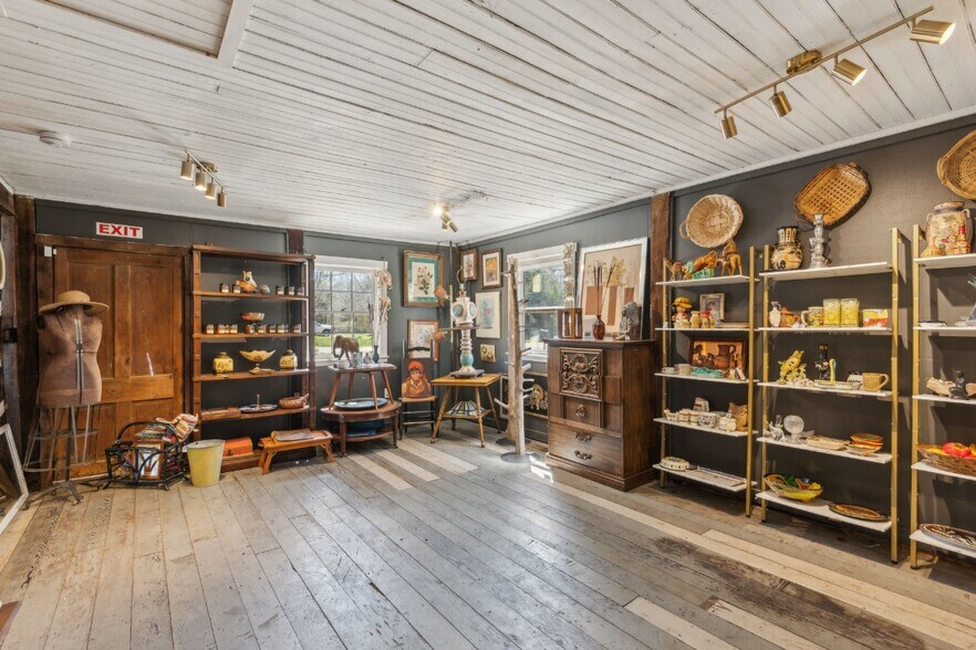 More Photos Of 1760 Fairview Blvd, Fairview General Retail For Sale