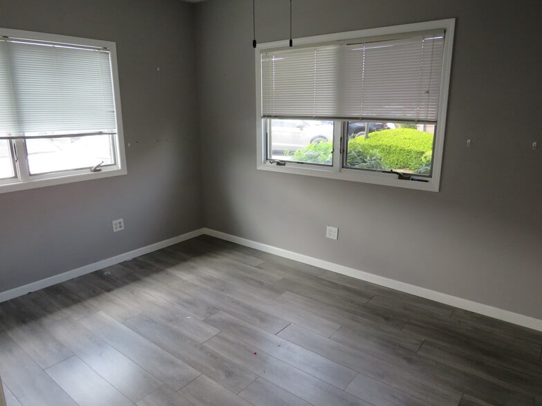 More Photos Of 1715 N Division St, Morris Unknown For Lease
