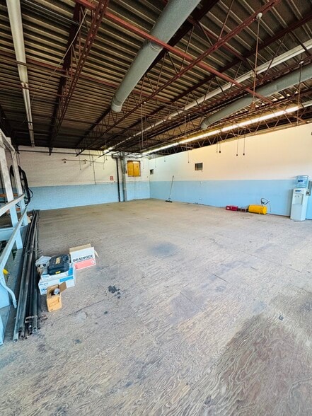 More Photos Of 426 W 4th St, London Warehouse For Sale