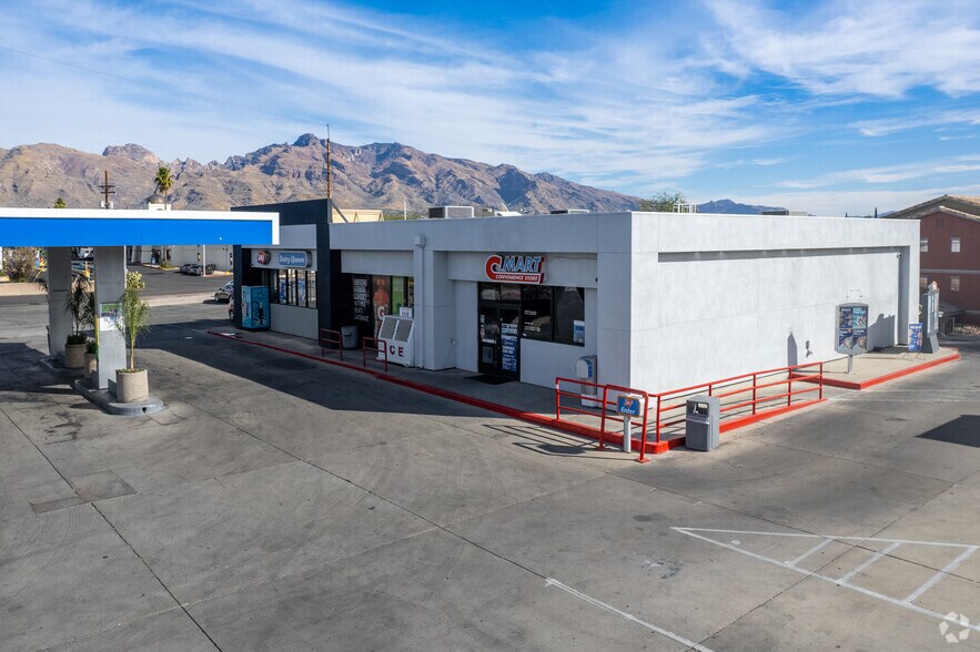 Primary Photo Of 5960 N Oracle Rd, Tucson Convenience Store For Sale