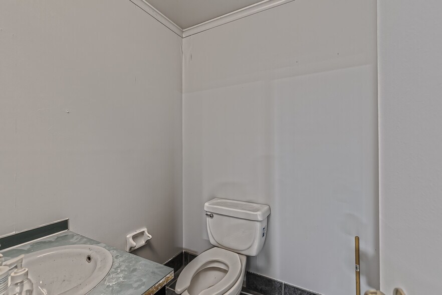 More Photos Of 9657 New Sapulpa Rd, Sapulpa Storefront Retail Office For Sale