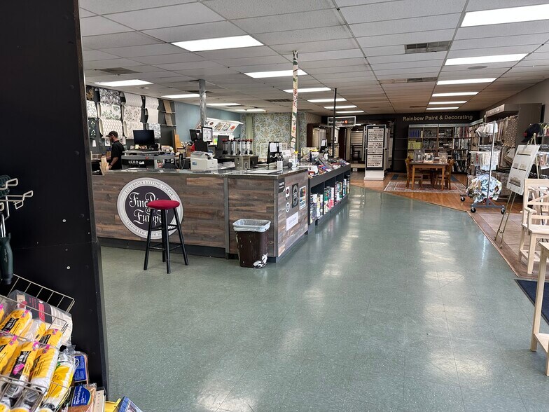 More Photos Of 1446-1450 Montgomery Hwy, Vestavia Hls, Vestavia Hills Freestanding For Lease