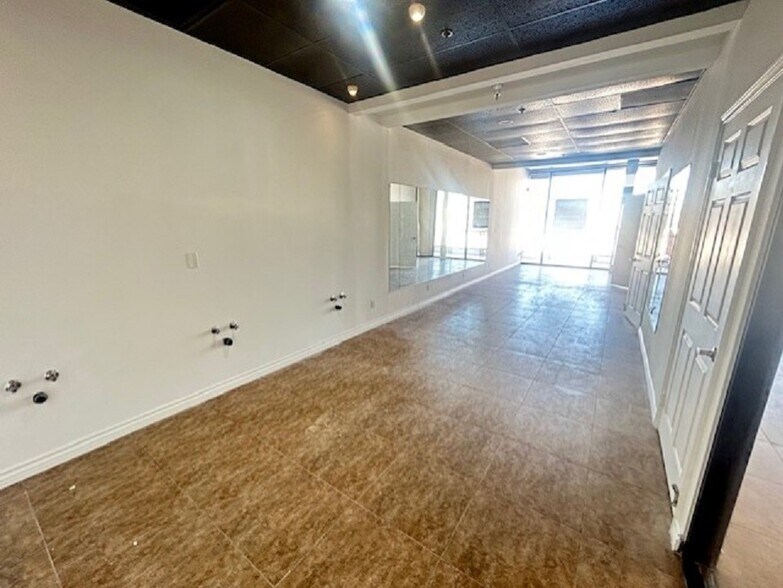 More Photos Of 11870 Santa Monica Blvd, Santa Monica Unknown For Lease