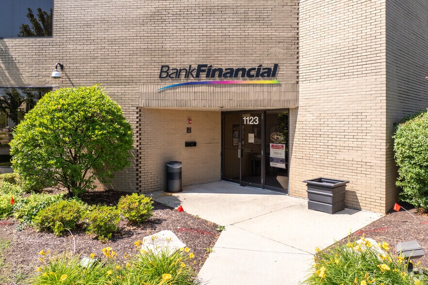 More Photos Of 1123 S Milwaukee Ave, Libertyville Bank For Sale