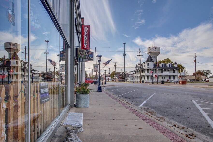 More Photos Of 308 E Don Tyler Ave, Dewey Storefront For Sale