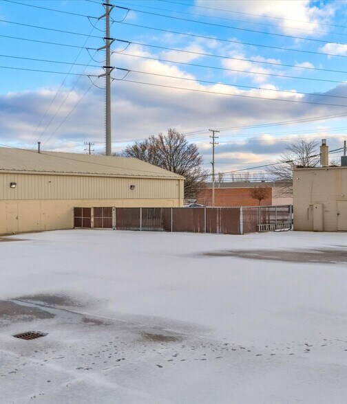 More Photos Of 12525 E 9 Mile Rd, Warren Warehouse For Sale