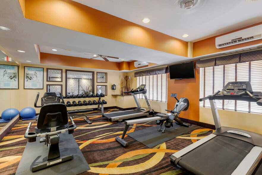 More Photos Of 996 E Interstate 30, Rockwall Hotel For Sale