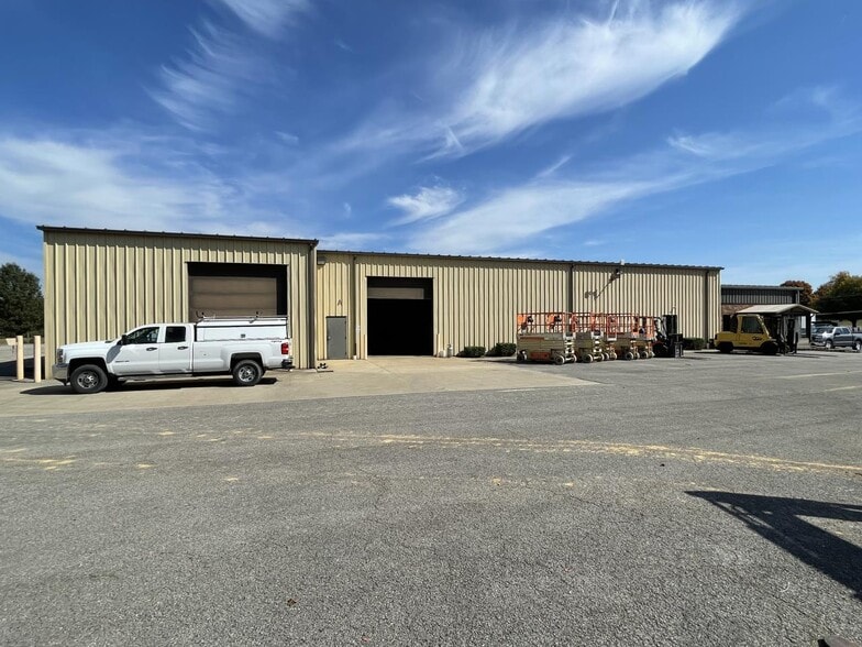More Photos Of 6671 Shepherdsville Rd, Elizabethtown Warehouse For Lease