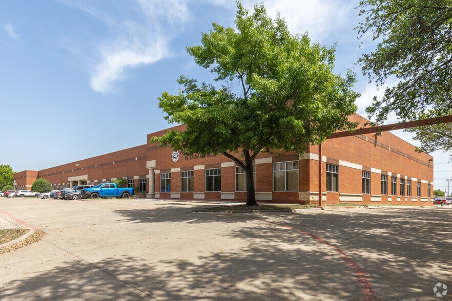 More Photos Of 3000 Kellway Dr, Carrollton Research And Development For Lease