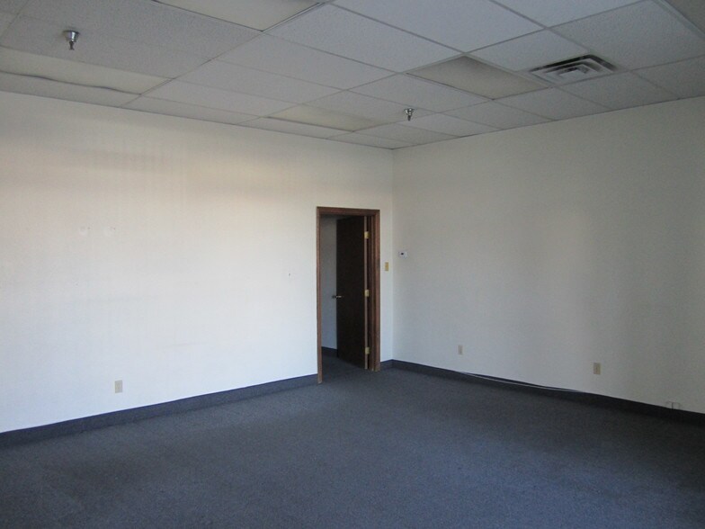 More Photos Of 101 S Rainbow Blvd, Las Vegas Unknown For Lease