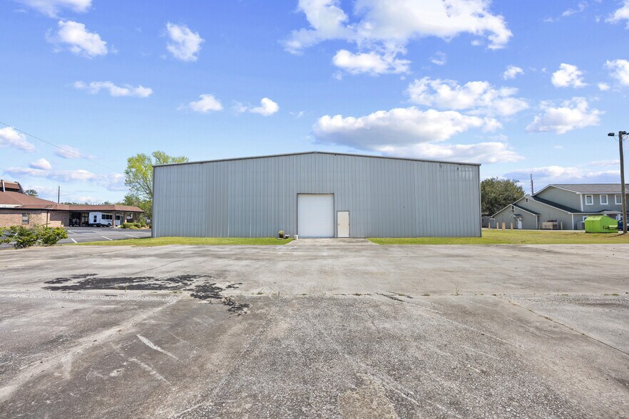 More Photos Of 69 Jessamine Ave, Georgetown Flex For Lease