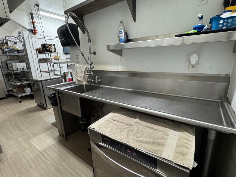 More Photos Of 501 Lake Ave, Fairmont Restaurant For Sale